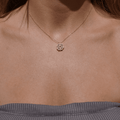 Collana Portafortuna Quadrifoglio e Rosa Eterna – Un Regalo Speciale per Tua Figlia