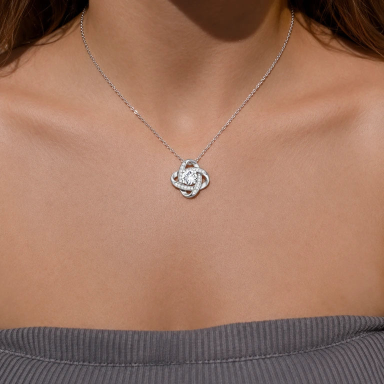 Collar Nudo del Amor 'A Mi Hija' – Regalo con Caja de Rosa Eterna